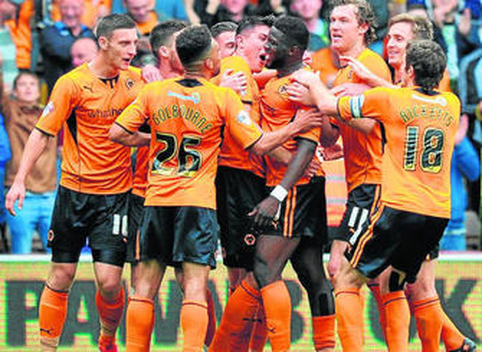Los jugadores del Wolverhampton celebran un gol al Sheffield, en uno de los partidos de la Segunda B inglesa 2013-14.