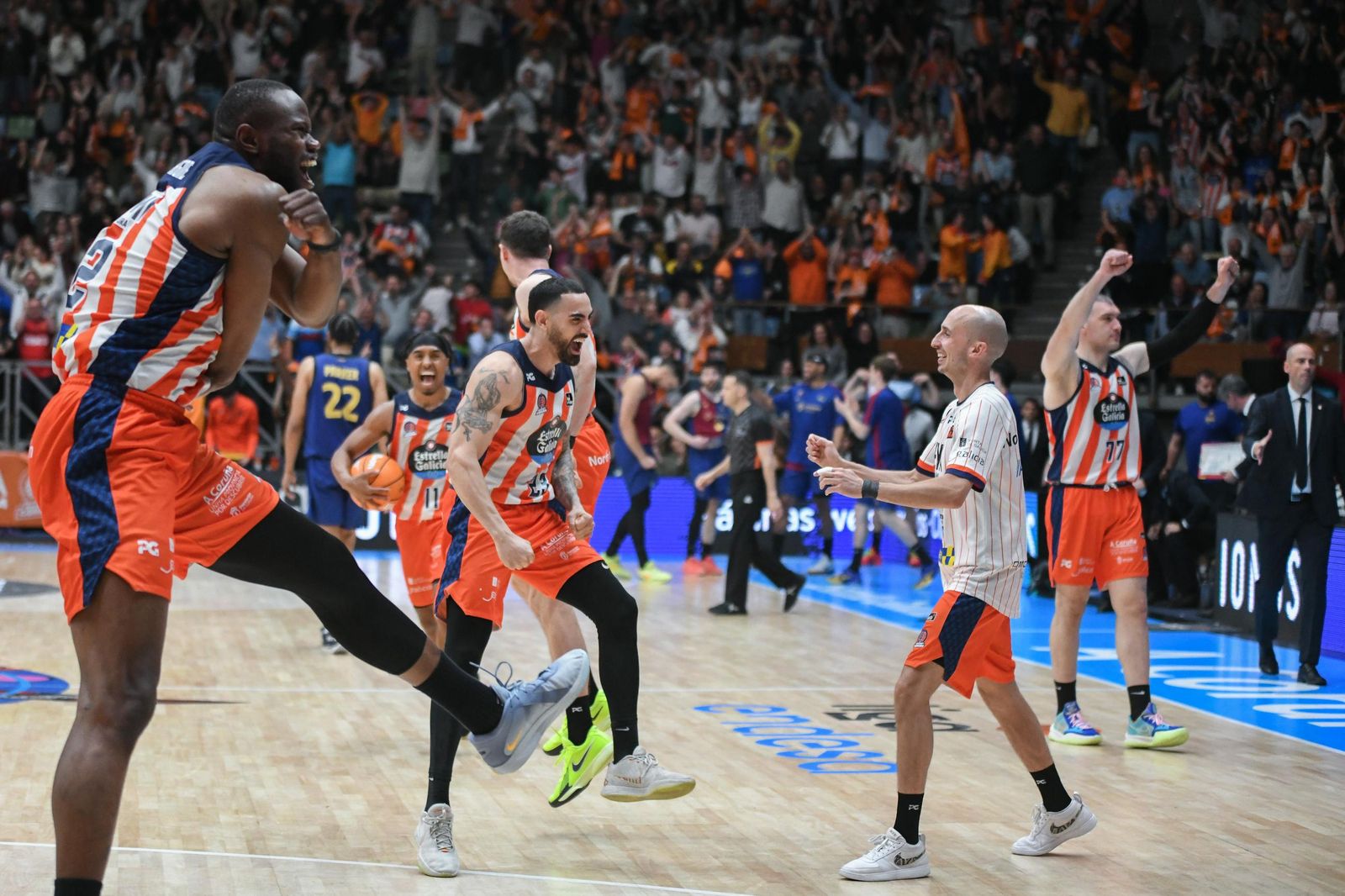 El Barcelona cae en La Coruña y deja al Unicaja prácticamente seguro como cuarto en la ACB