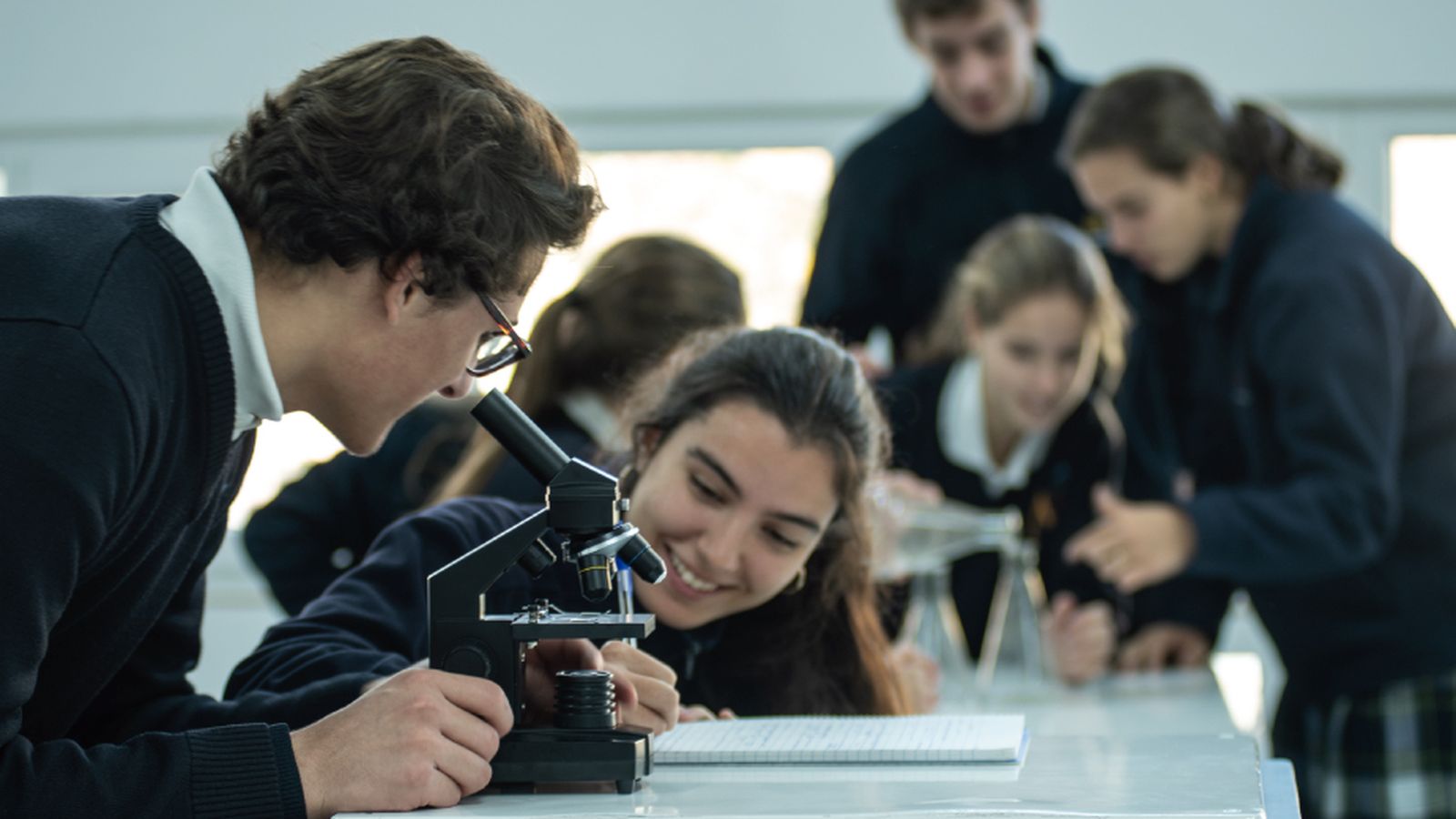 Un colegio equipado con las últimas tecnologías.
