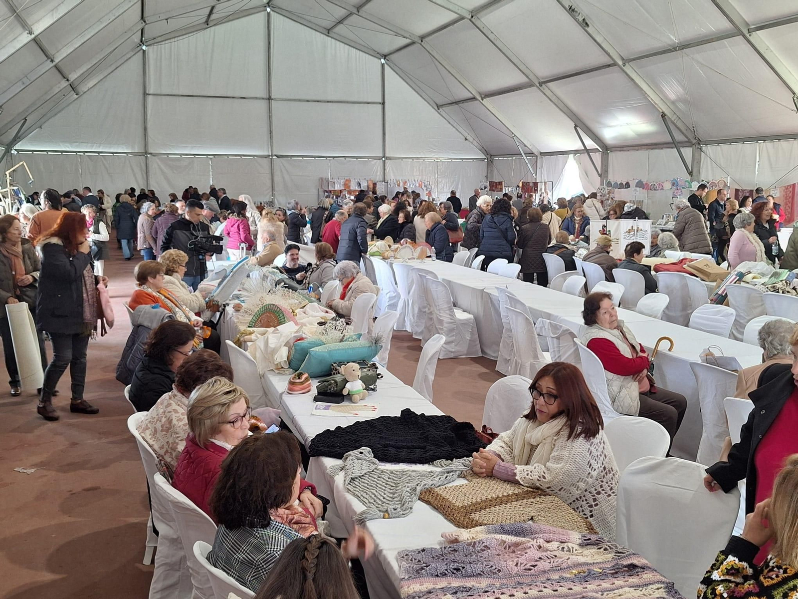 El XXI Encuentro Nacional de Encajeras de Bolillo de Puente Genil, en imágenes