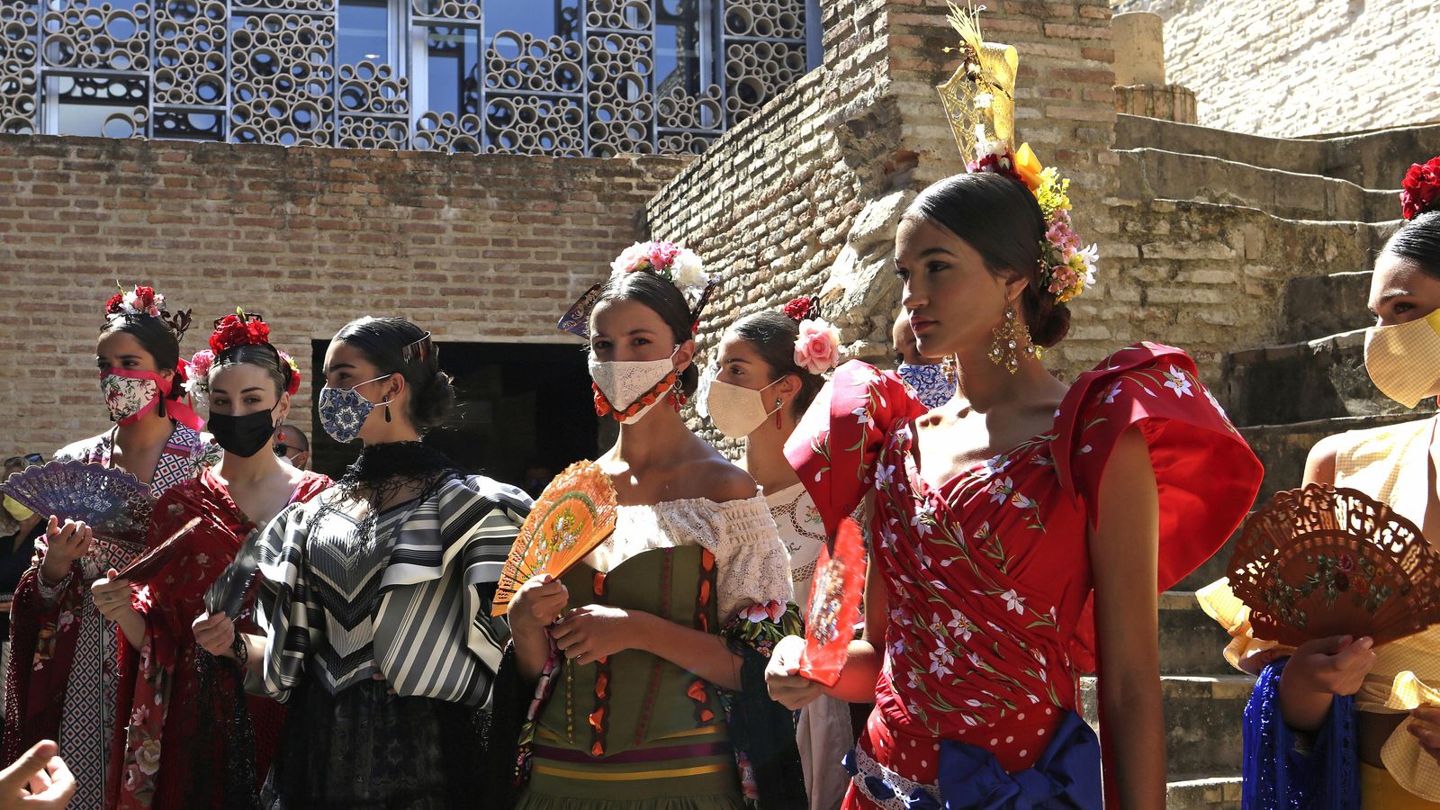 Presentación del diseño 'La Santanita' con motivo de la Velá de Santa Ana organizada por la asociación Qlamenco.