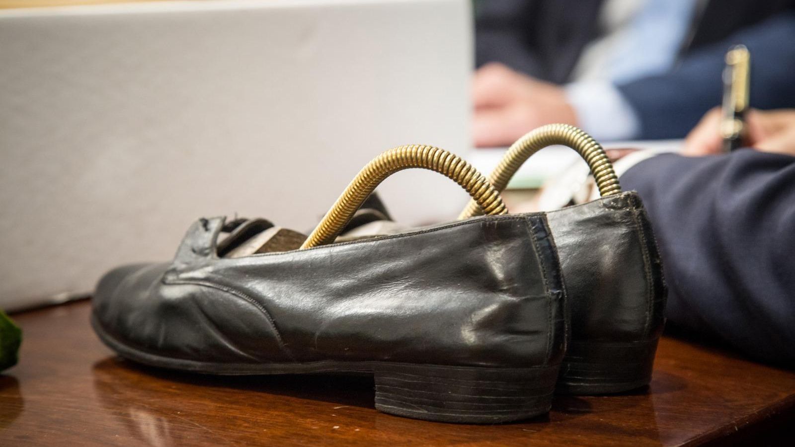 Las manoletinas que usaba Joselito El Gallo en la estación de penitencia.