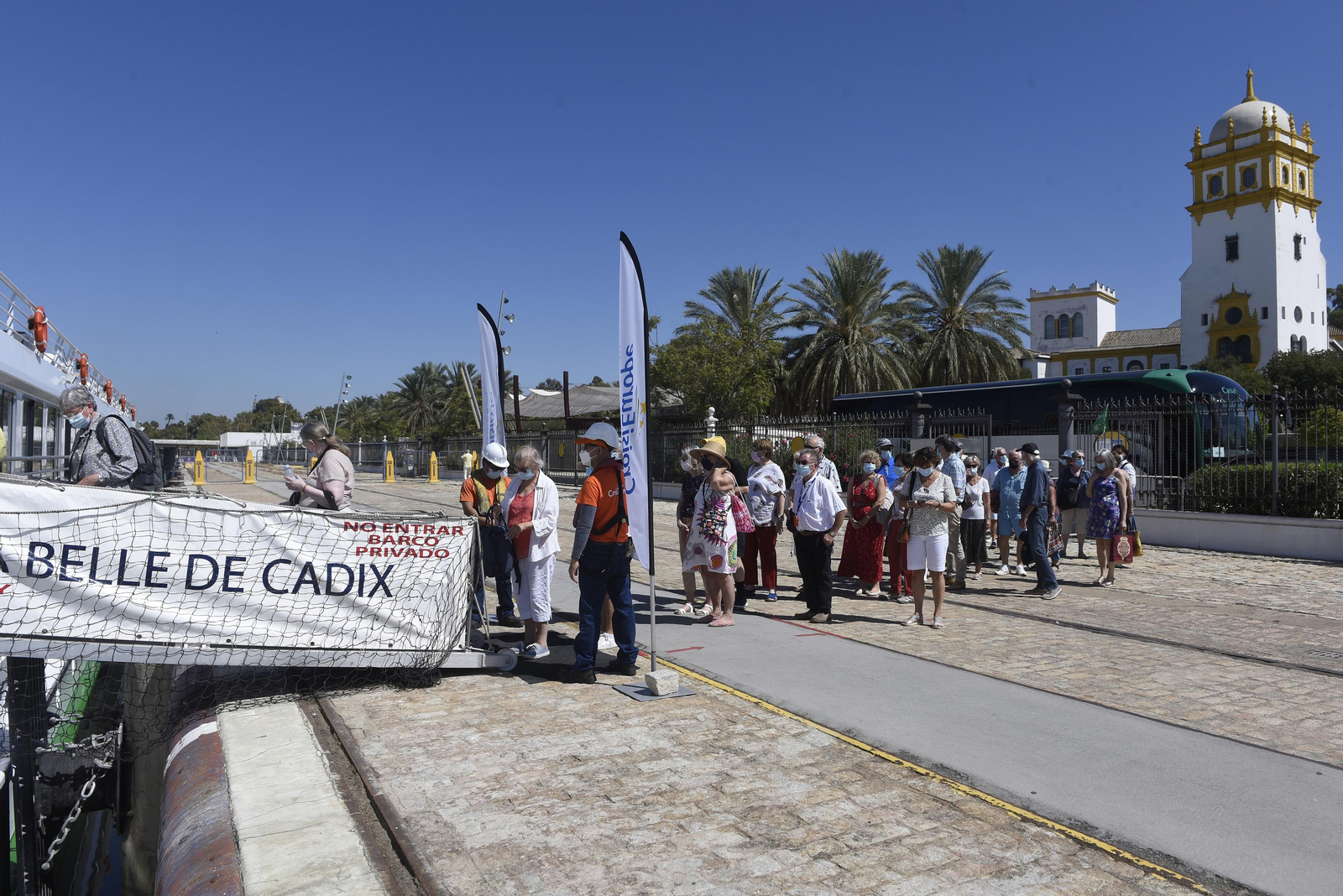 Más de 100 cruceristas, en una travesía por el Guadalquivir rumbo a Huelva y Cádiz