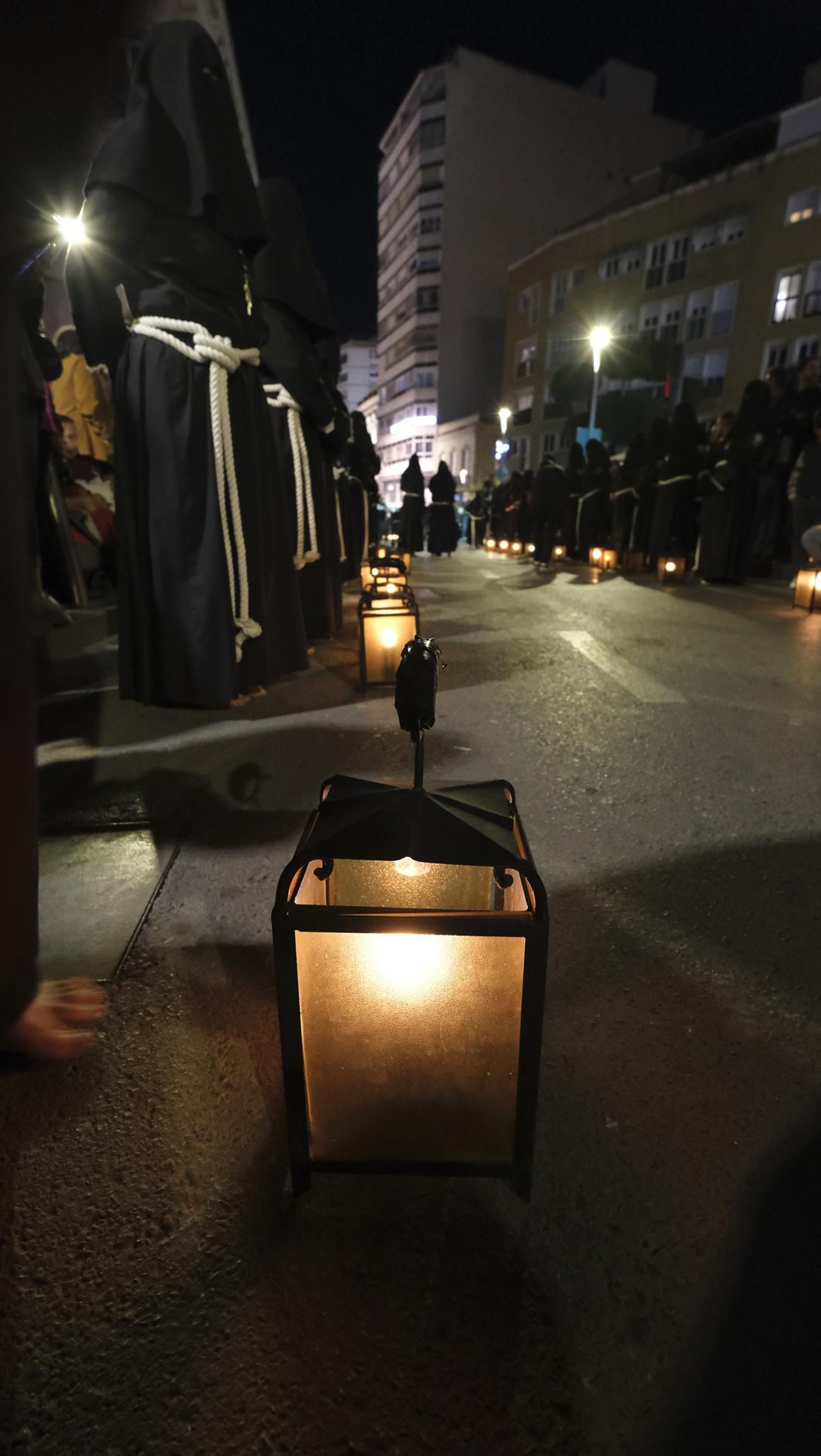 Procesión del Perdón en Almería, en imágenes