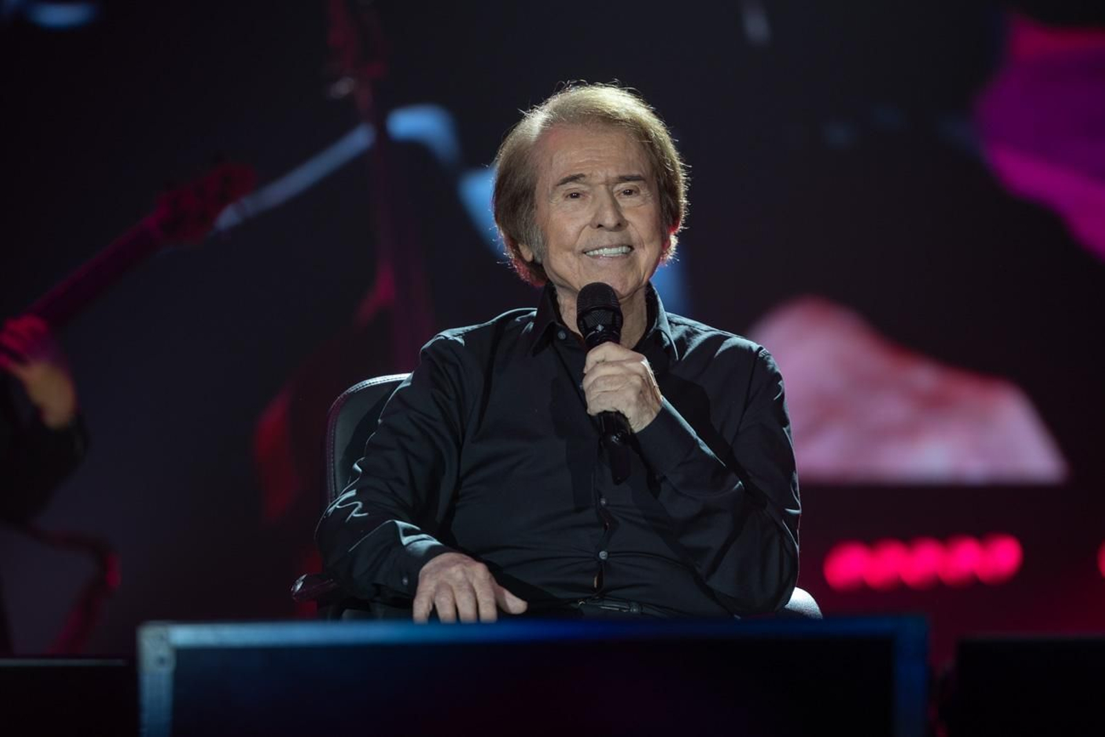 Así se disfruta en Jaén del concierto de Raphael, "Raphaelísimo"