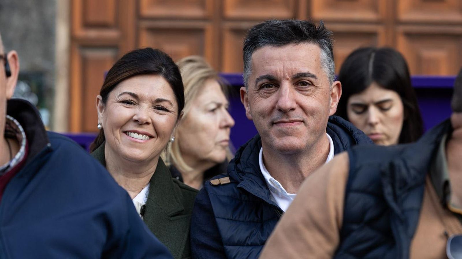 Los cofrades se rinden ante los grandes pasos de misterio del Lunes Santo