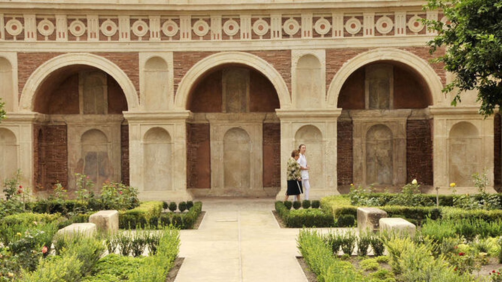 Los jardínes renacentista del castillo palacio de los Ribera.