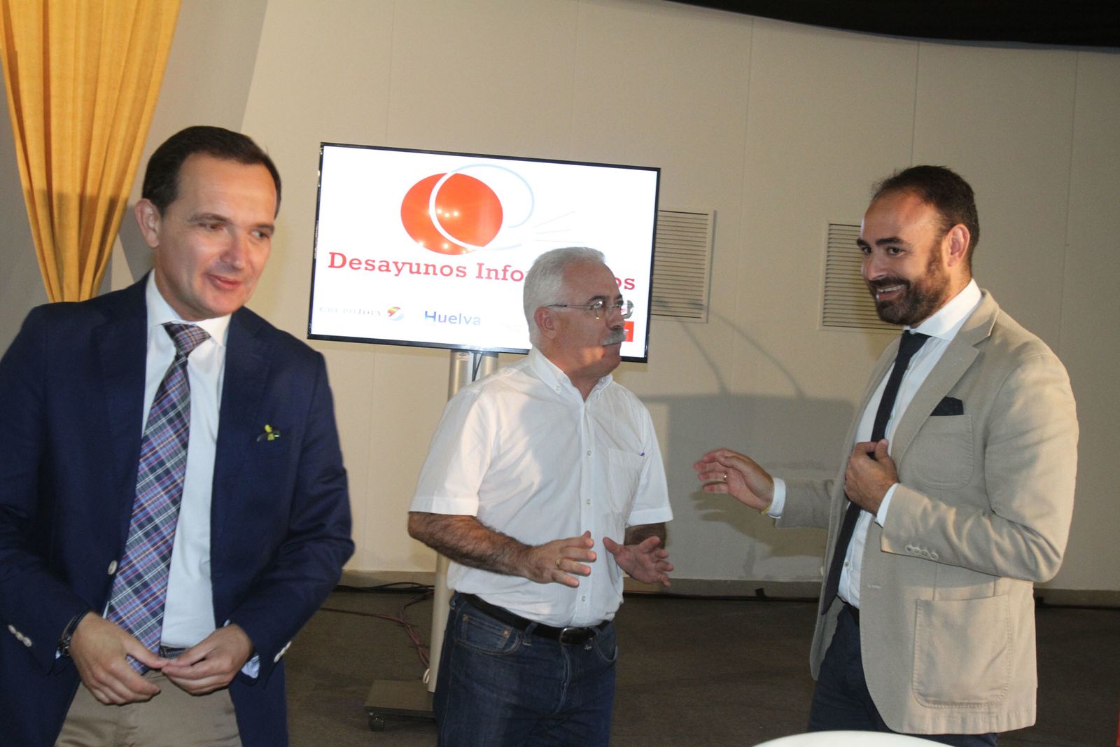 Imágenes del Desayuno Informativo del Grupo Joly con Javier Targhetta