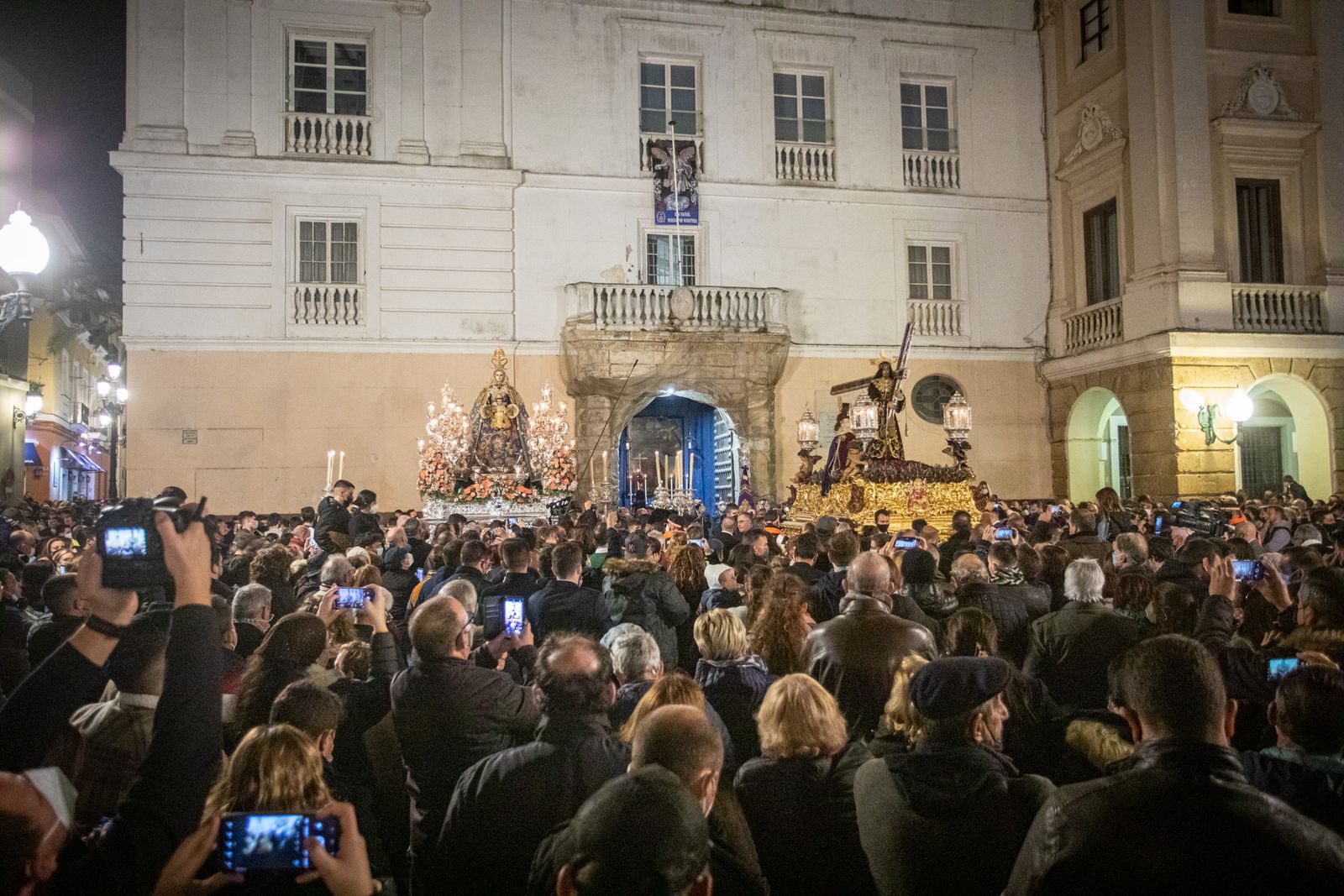 Histórica procesión con la Patrona y el Nazareno en la festividad de la Inmaculada
