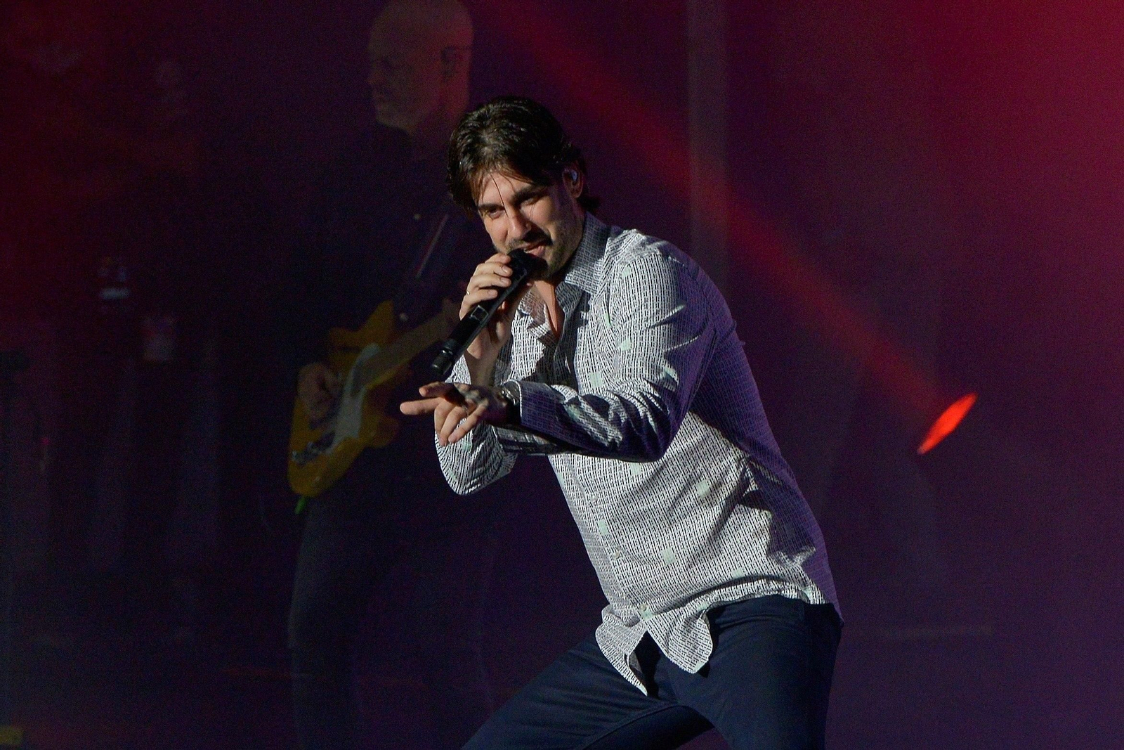 Melendi durante su concierto en Marbella