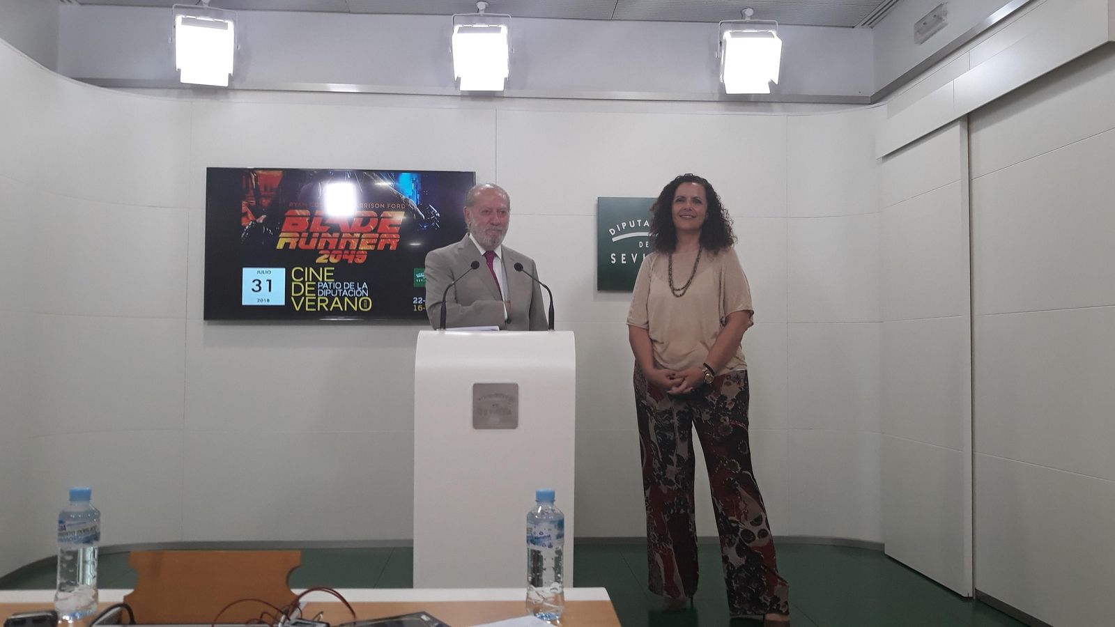 Presentación de la programación de manos del presidente de la Diputación, Fernando Rodríguez Villalobos.