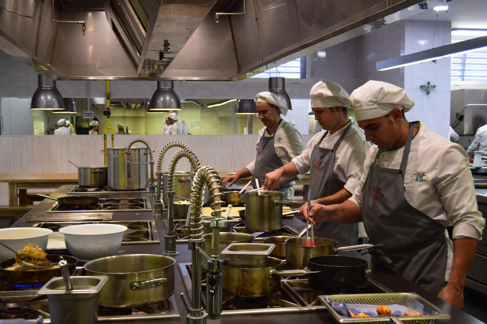 Clase práctica en la Escuela Superior de Hostelería de Sevilla.