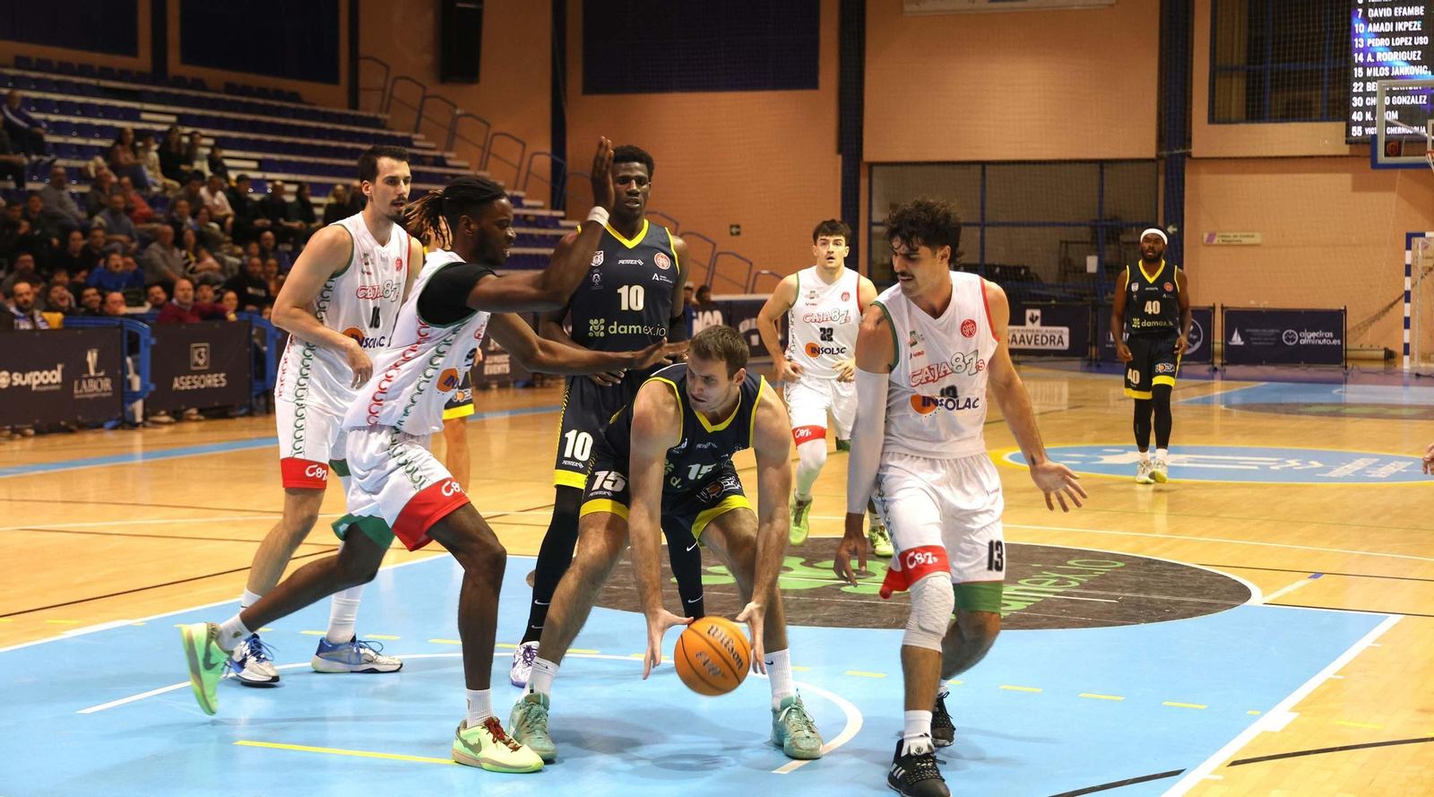 Las fotos del Udea Algeciras - Caja 87 de la Segunda FEB de baloncesto