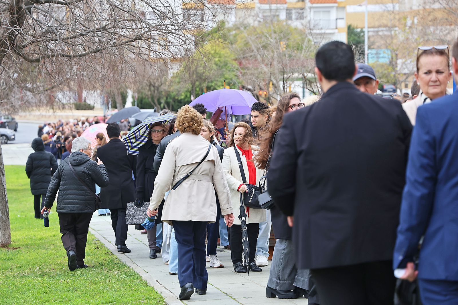 Fotografías del ambiente previo a la Misa funeral por las víctimas del accidente ferroviario