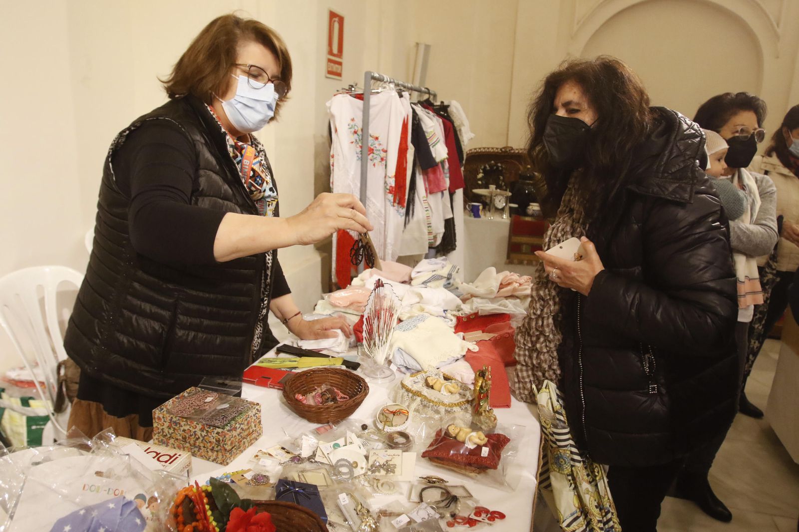 Así es el Baratillo de Primavera de Adevida en Córdoba, en imágenes