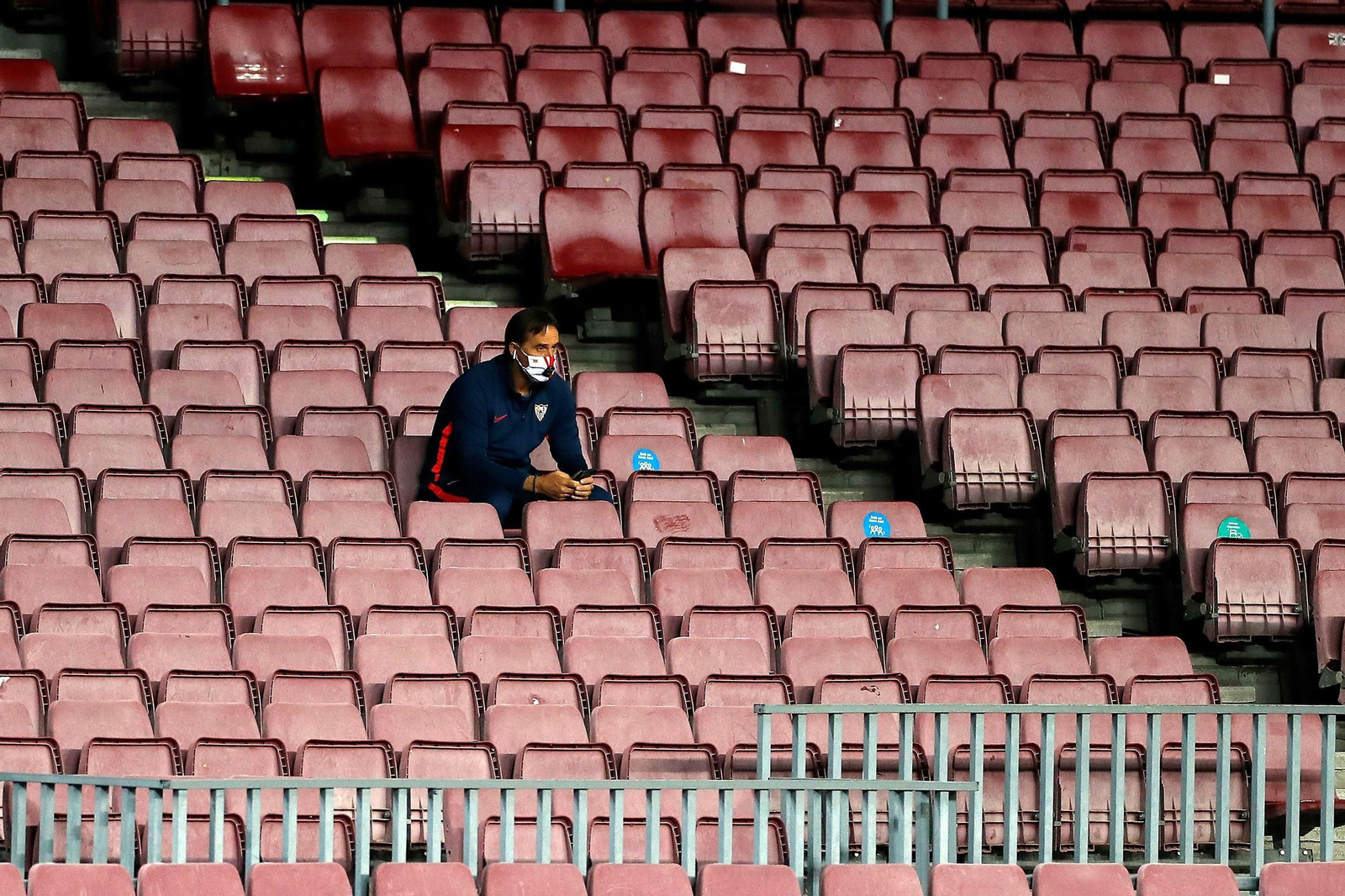 Julen Lopetegui, en la grada del Camp Nou.