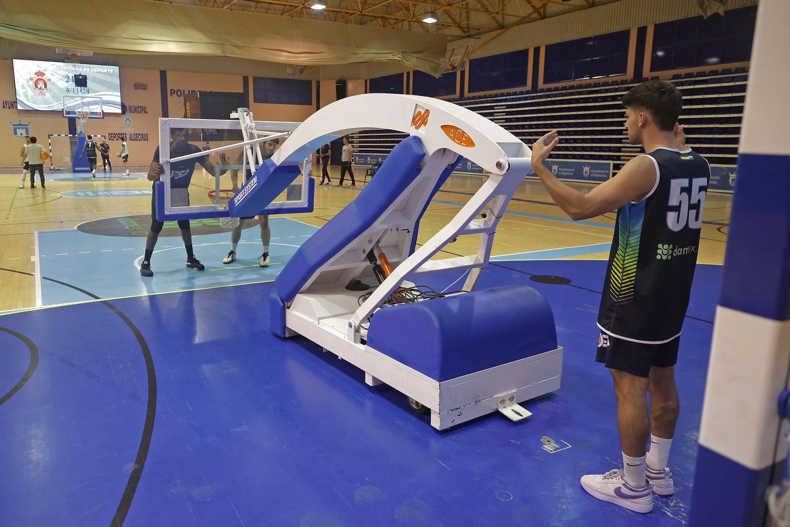 Las fotos del primer entrenamiento de Javi Malla en su regreso al banquillo de Udea