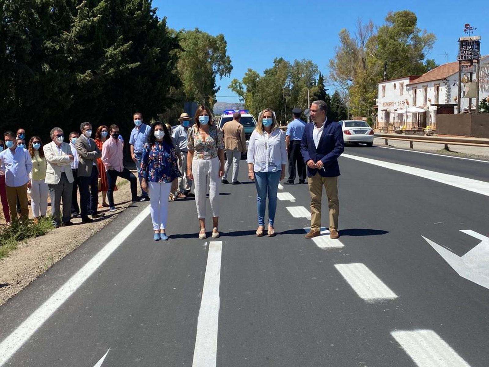 Visita a la zona de los consejeros de Presidencia, Elías Bendodo, y de Fomento, Marifrán Carazo.