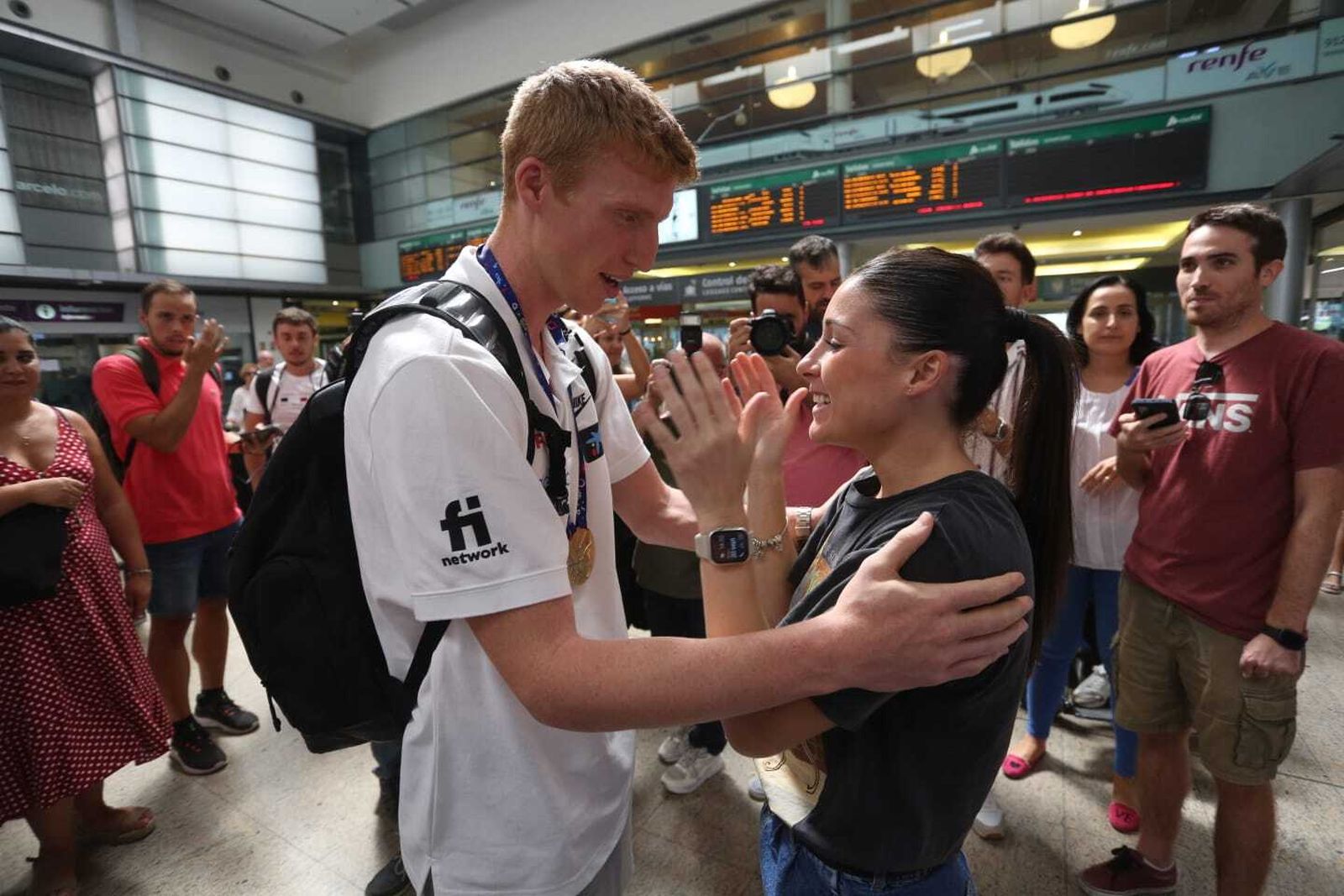 La llegada a Málaga de Alberto Díaz y Darío Brizuela con el oro a Málaga