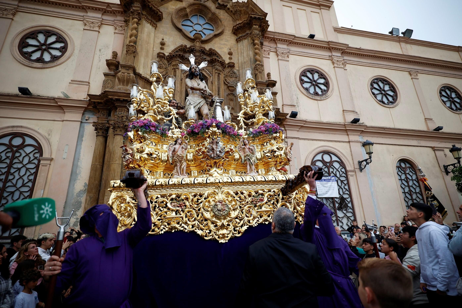 Las imágenes de la cofradía de Columna en la Semana Santa  de Cádiz 2023