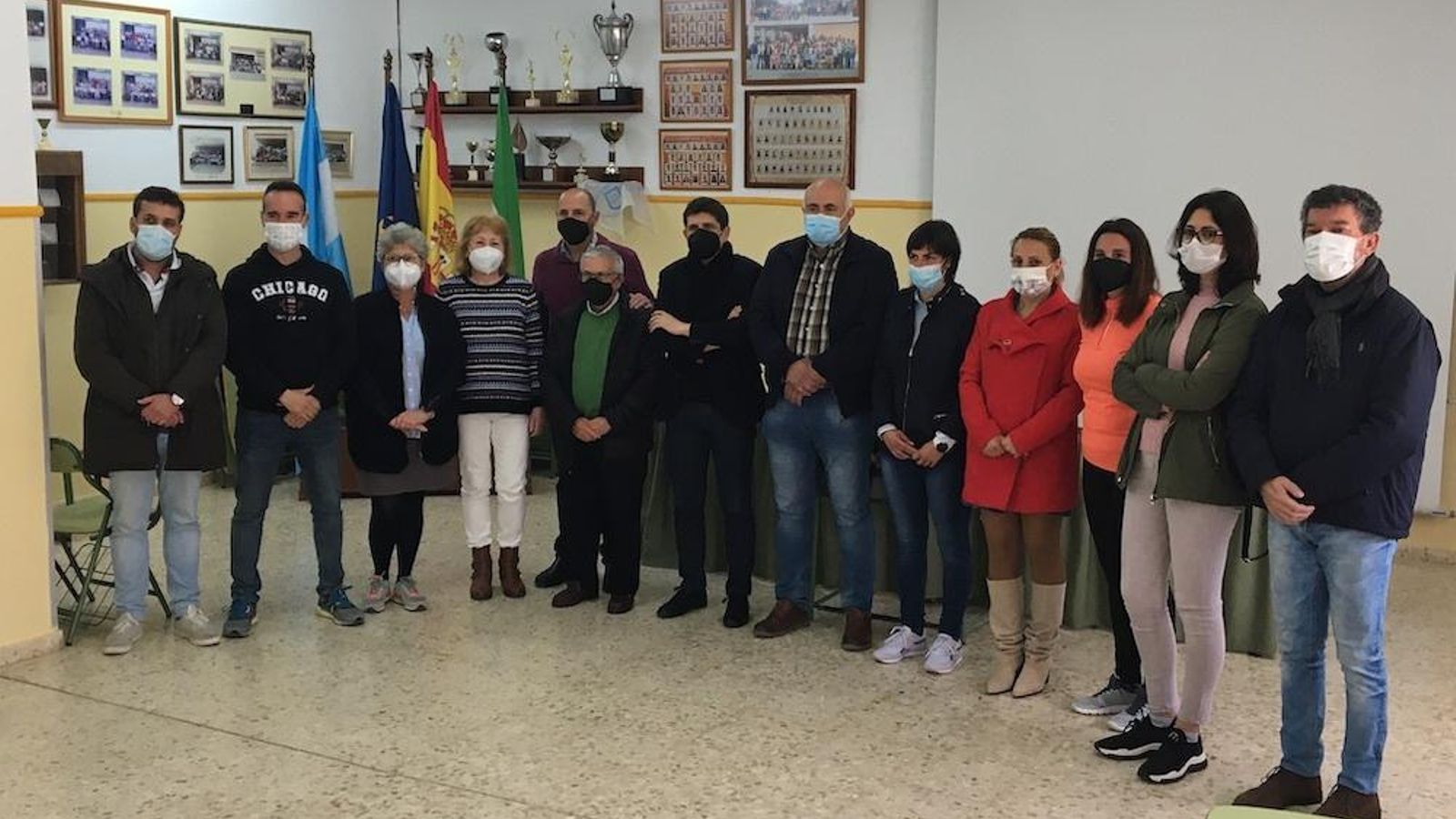 Javier Perianes con los profesores del CEIP Maestro Rojas de Nerva. Javier Perianes con los profesores del CEIP Maestro Rojas de Nerva.