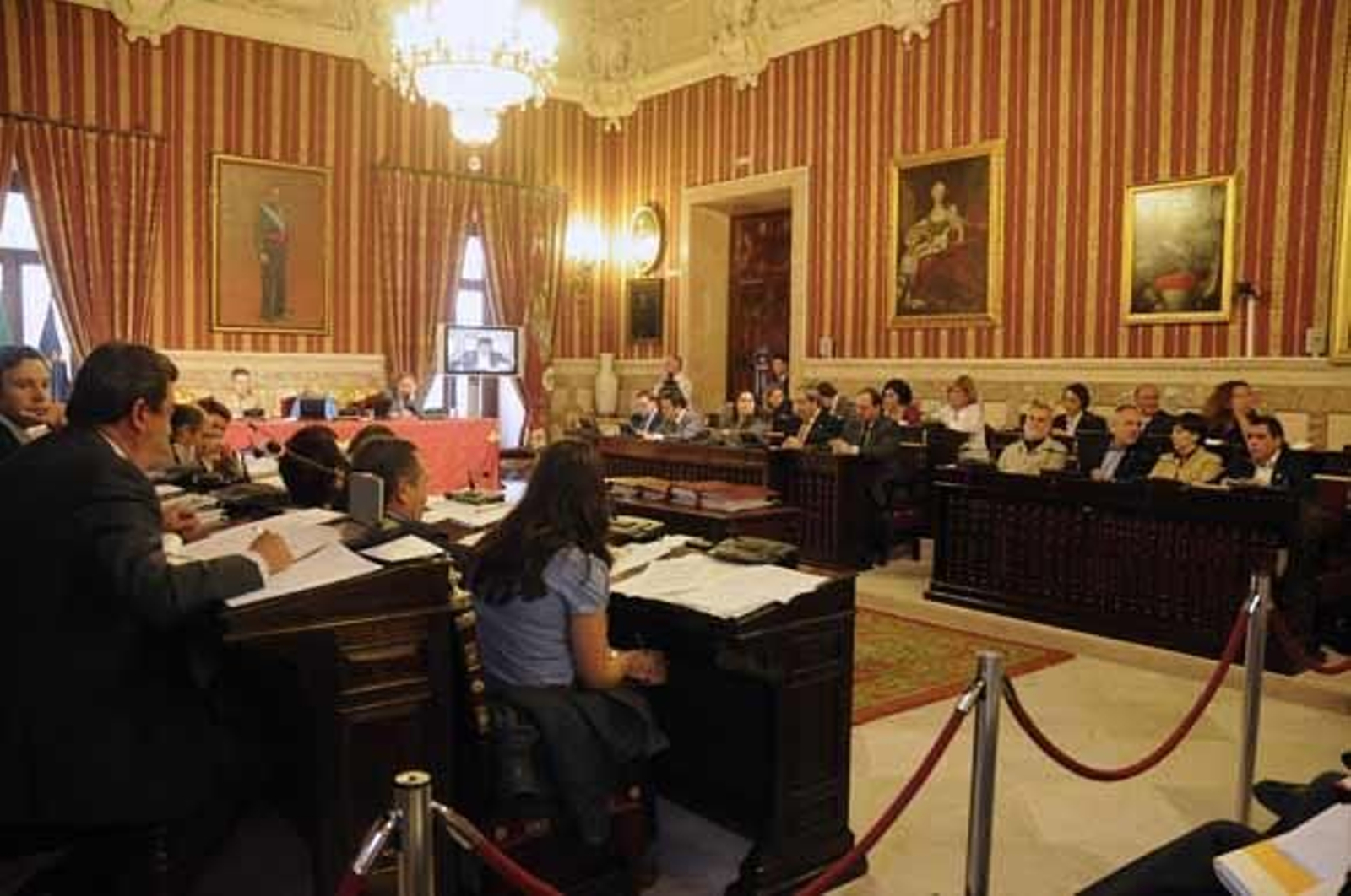 El Pleno aprueba rescatar los parkings de Bami, Jardines del Valle y Sevilla Este