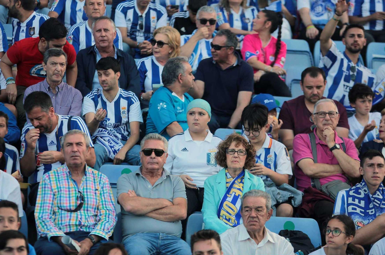 Imágenes del gran ambiente en el Nuevo Colombino en el ascenso del Recre
