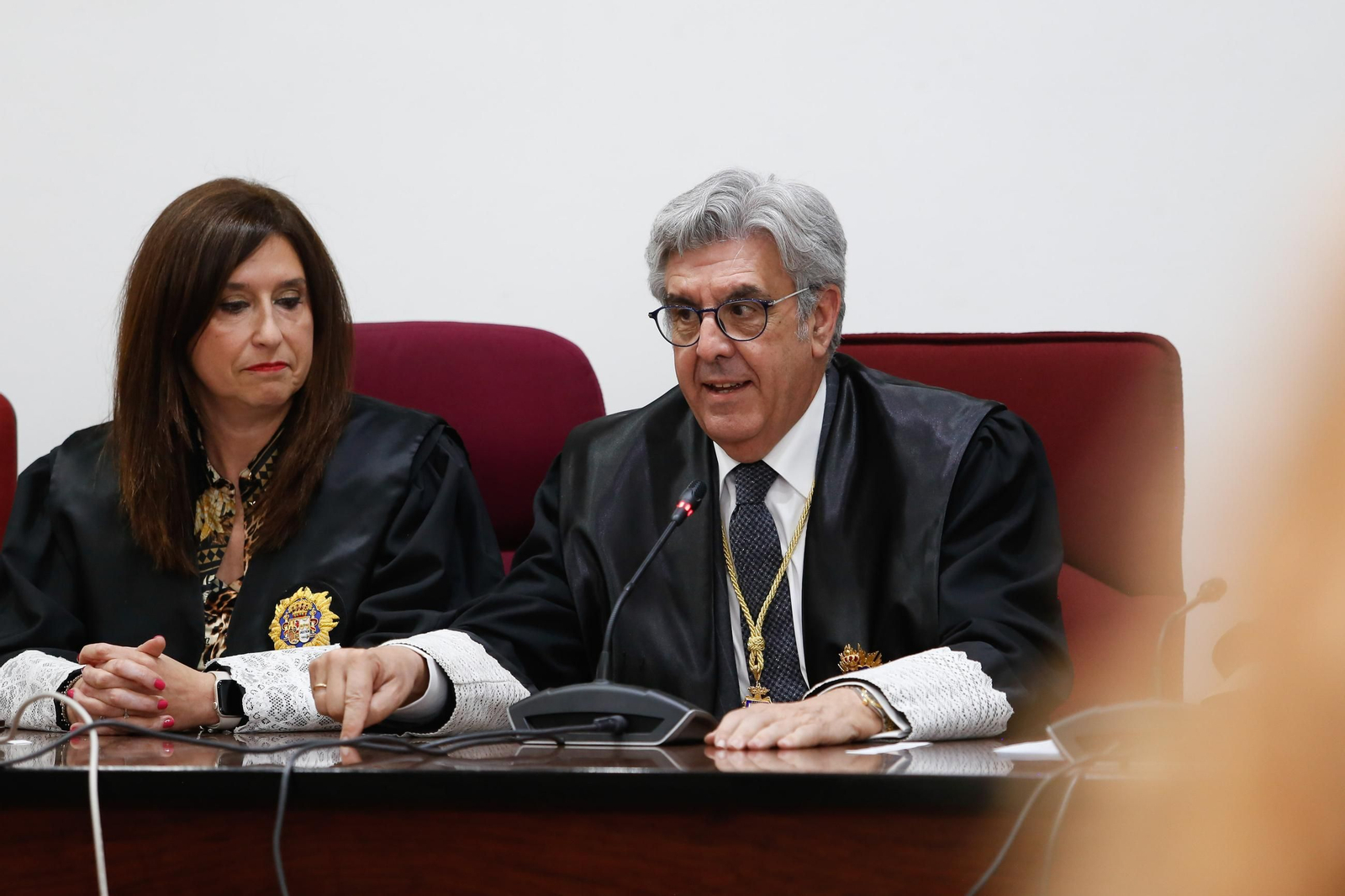 Fotos de la imposición de la Cruz de San Raimundo de Peñafort a la jueza María José Sanz Alcázar en Algeciras