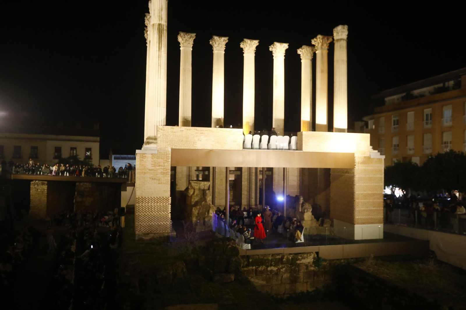 Las mejores imágenes del desfile de Mancini en el Templo Romano de Córdoba