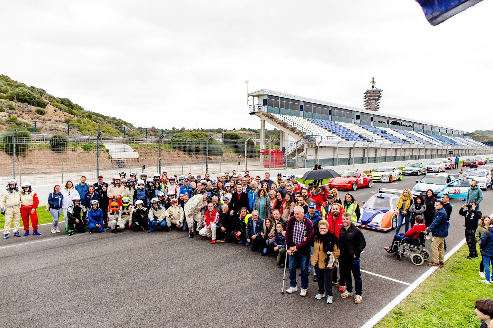 Participantes en la Carrera Estelar Paco Melero de 2018, posando en la recta de meta.