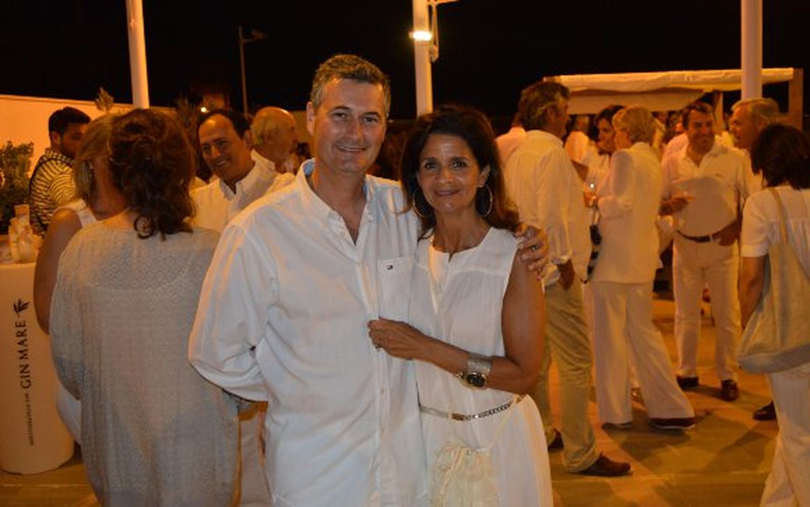 Manolo Cervera de la Paz con su mujer Silvia Sáenz de Santamaría.

Foto: Ignacio Casas de Ciria