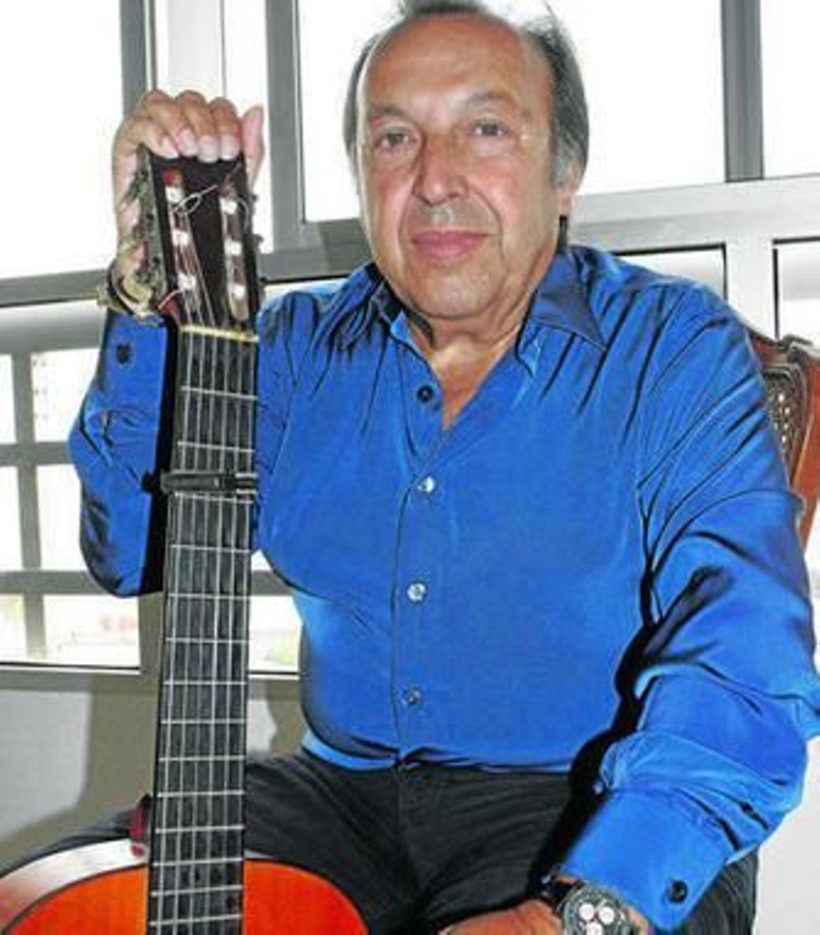Paco Cepero con su guitarra, en una imagen retrospectiva.