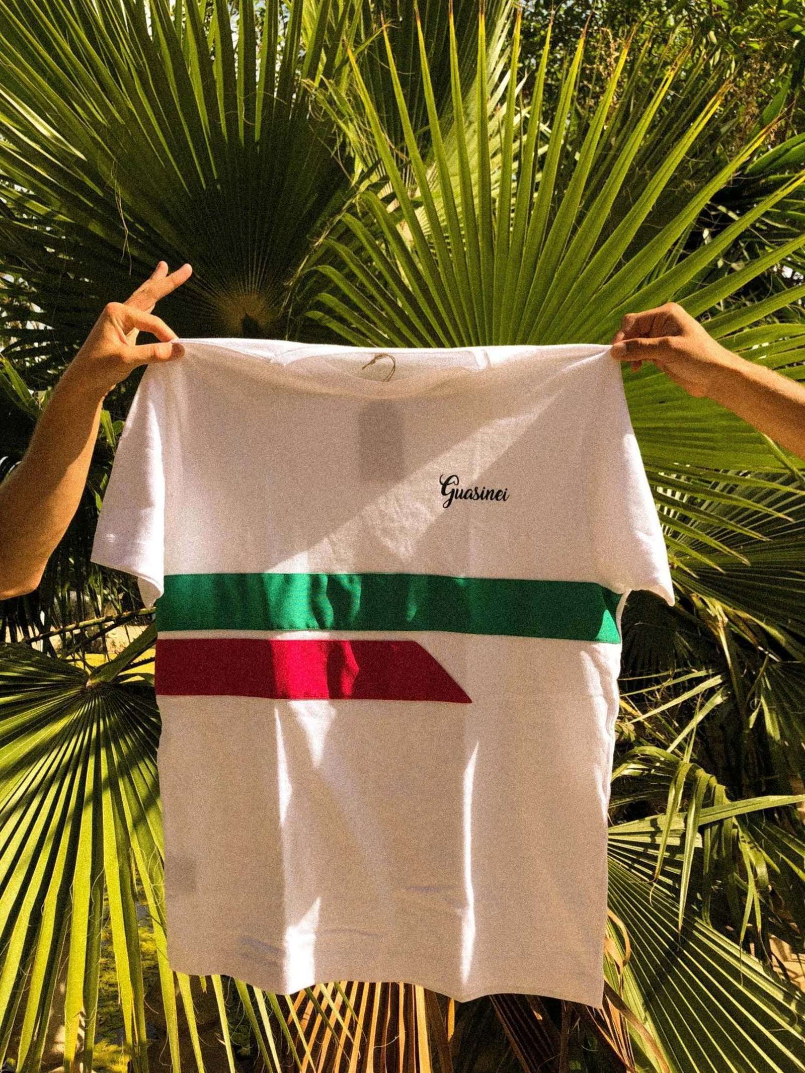 Las camisetas y sudaderas pueden comprarse a través de internet o en los 'pop ups' de la firma en Triana.