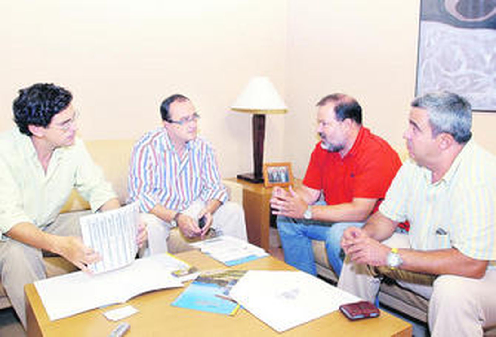 Crisol, durante el encuentro que mantuvo ayer en Urbanismo con representantes de Biometagas.