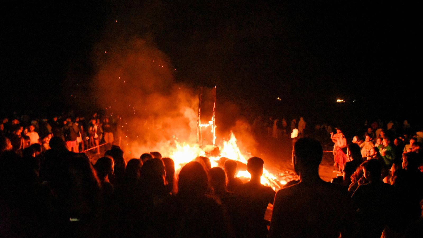 Fotos de la hoguera de San Juan en La Línea