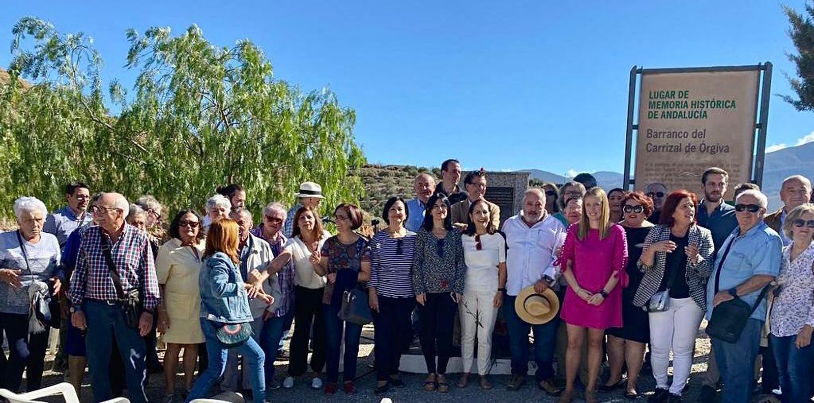 El PSOE homenajea a las víctimas de la represión y la dictadura en el Barranco del Carrizal