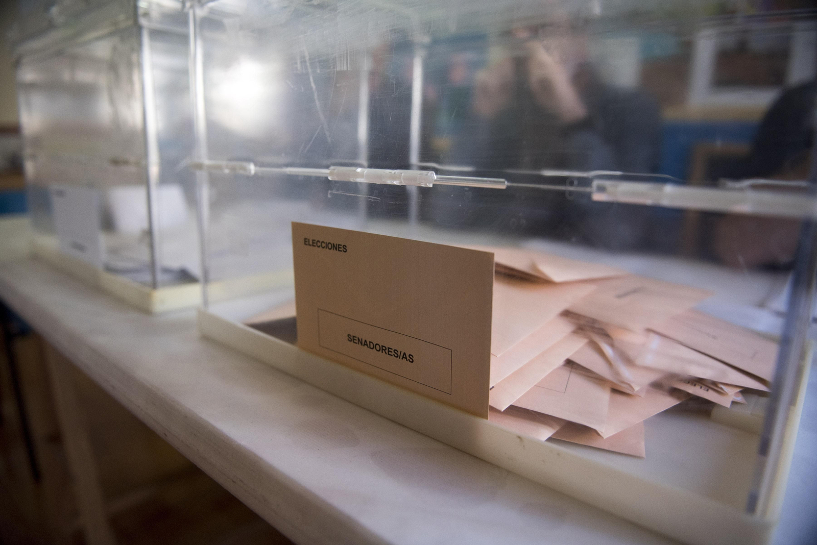 Las imágenes de la jornada de elecciones generales en Granada