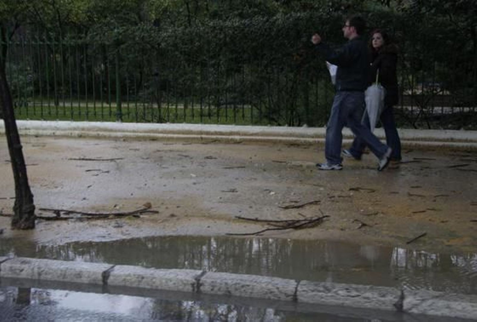 La alerta naranja de jornadas pasados ha dado paso a un situación sólo de riesgo donde las precipitaciones continuarán hasta la Nochevieja.

Foto: J.A. García / V. Hidalgo