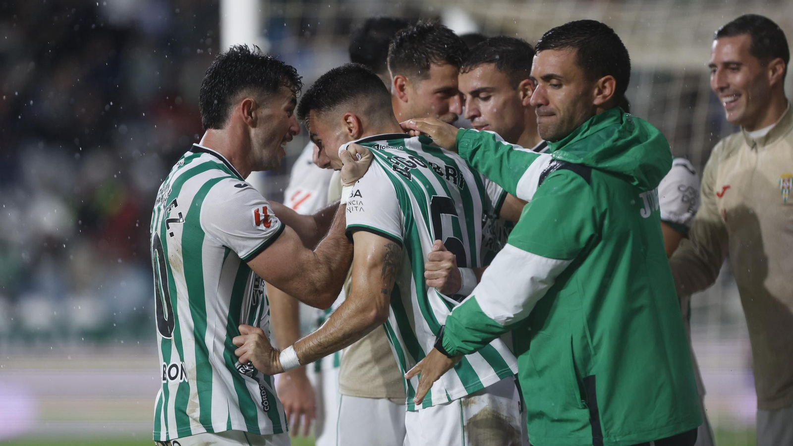 Los jugadores del Córdoba CF celebran un gol en El Arcángel.