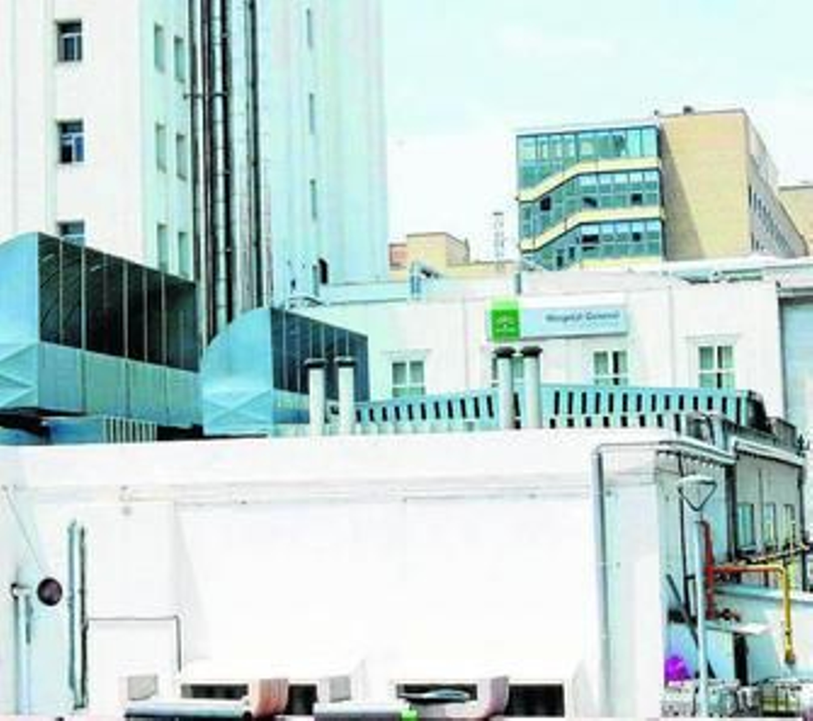 Instalaciones en la parte trasera del hospital.