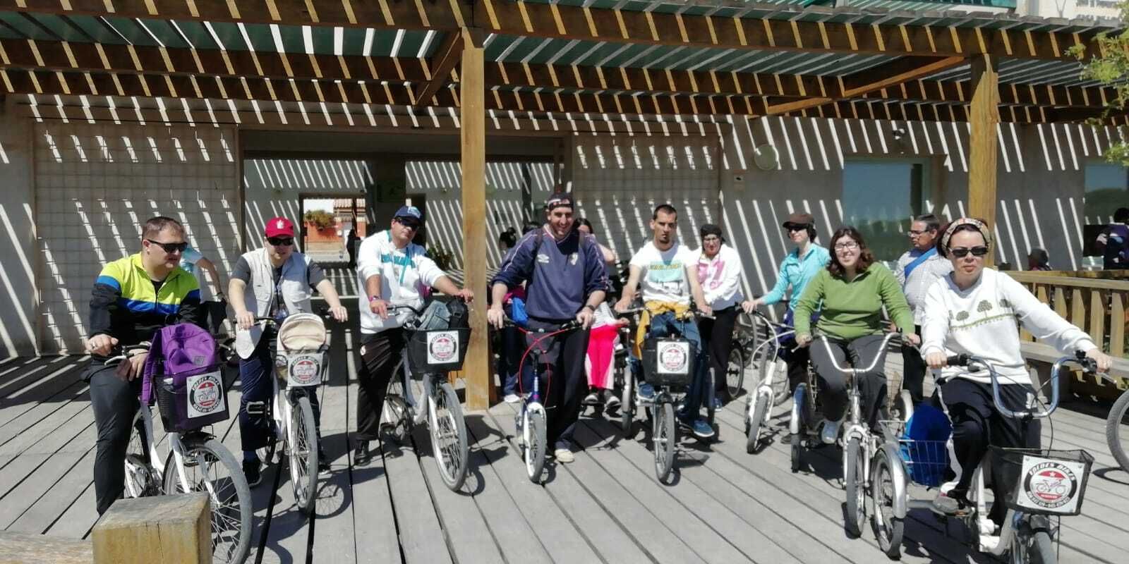 Algunos de los participantes en el proyecto, en el parque de Los Toruños