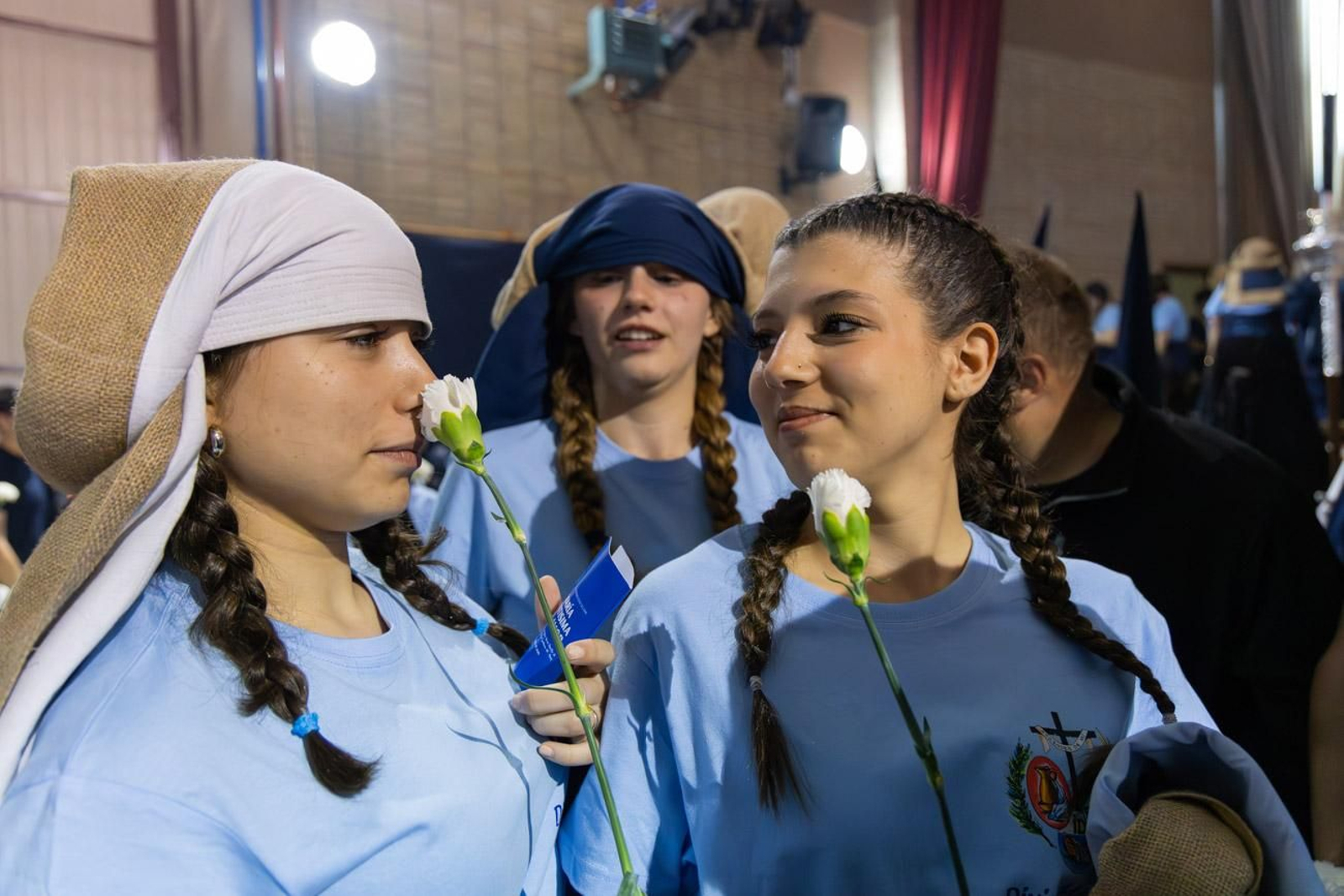 La temida lluvia impide el desarrollo normal de este Martes Santo