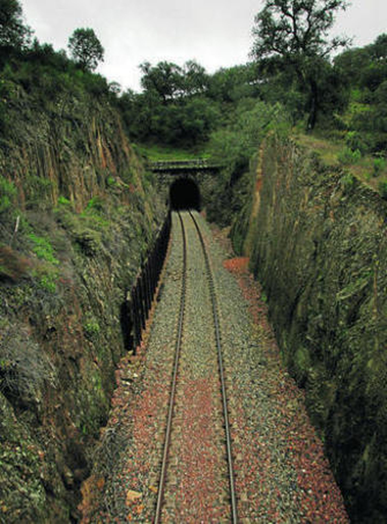 Línea ferroviaria Huelva-Zafra.
