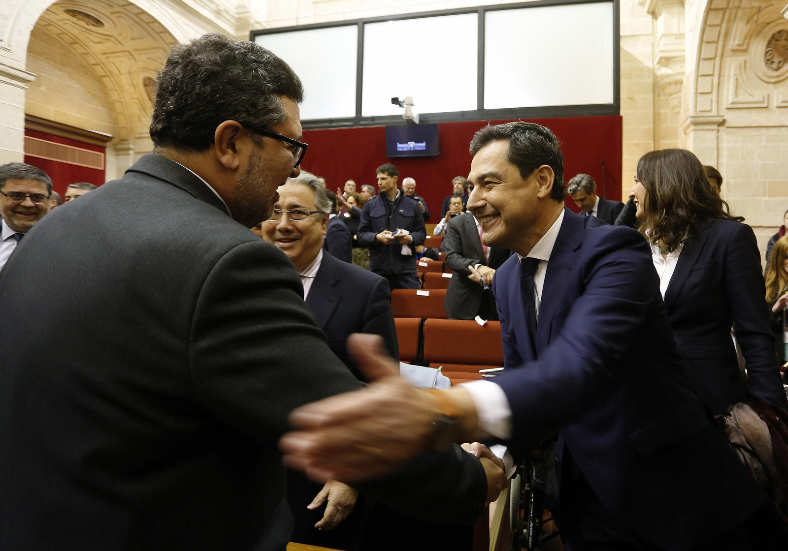 Las imágenes de la sesión de investidura de Juanma Moreno