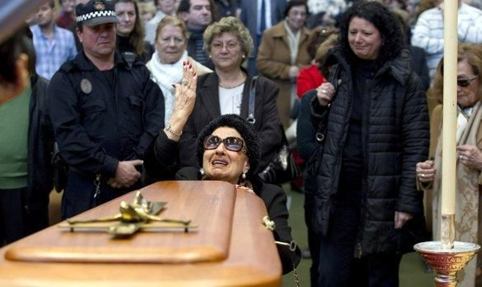 Multitudinaria despedida a Marifé de Triana