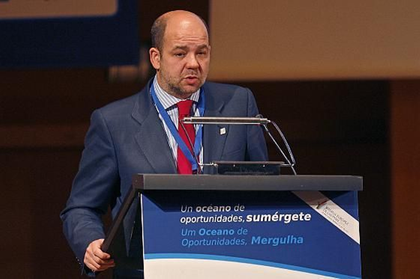 El acto de inauguración del Congreso Iberoamericano de Jóvenes Empresarios ha estado presidido por el Príncipe de Asturias, acompañado por la Ministra de Igualdad y la alcaldesa de Cádiz, entre otros

Foto: Joaquin Pino