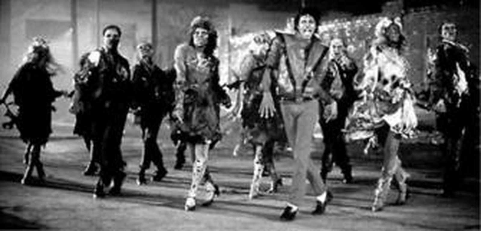 Michael Jackson se pega un baile de la muerte en el videoclip de 'Thriller', los buenos viejos tiempos.