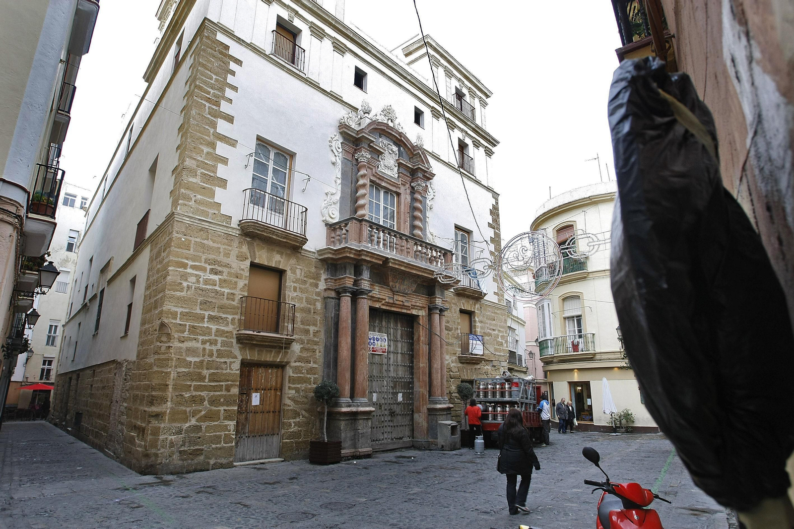 La ciudad lleva años esperando a que se haga realidad el hotel de lujo en la Casa del Almirante, en el Pópulo.
