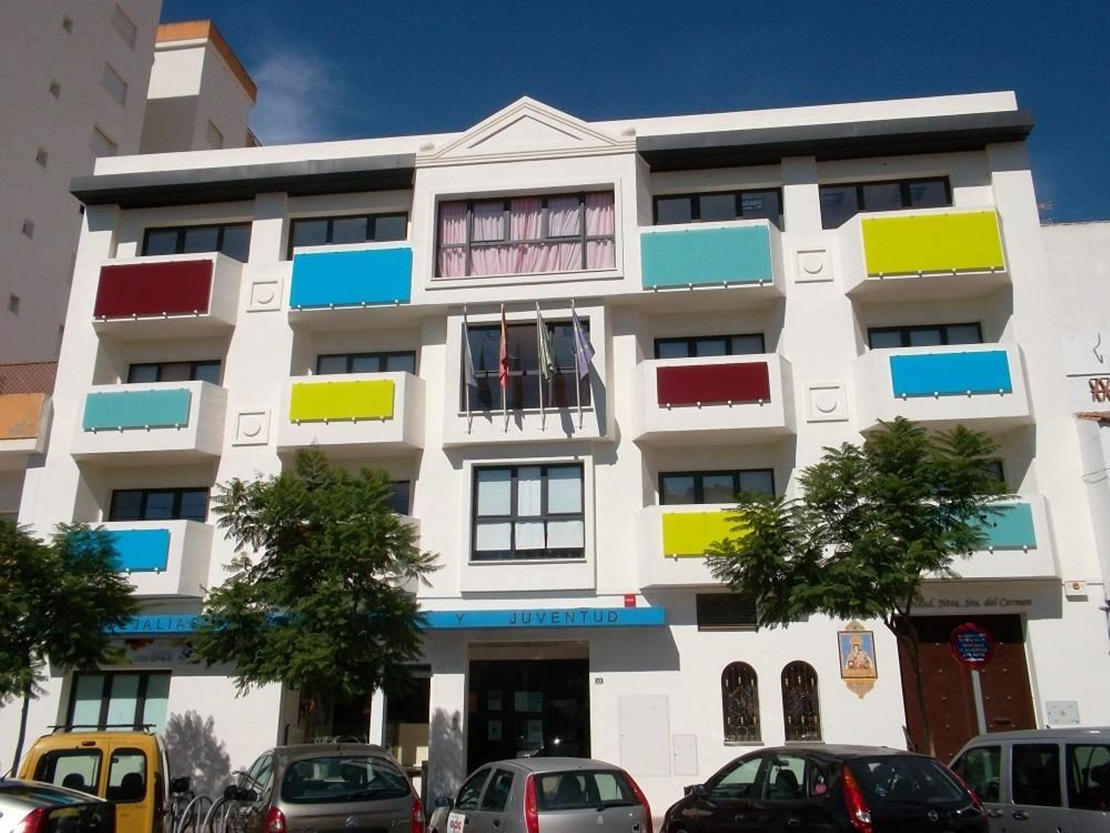 El edificio Colores alberga la sede de la Concejalía de Juventud. El edificio Colores alberga la sede de la Concejalía de Juventud.
