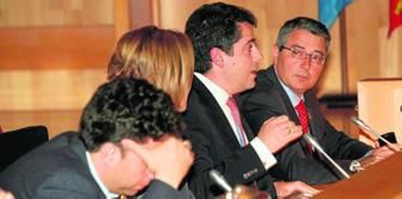 Los diputados del PP ayer, durante la celebración del Pleno extraordinario.